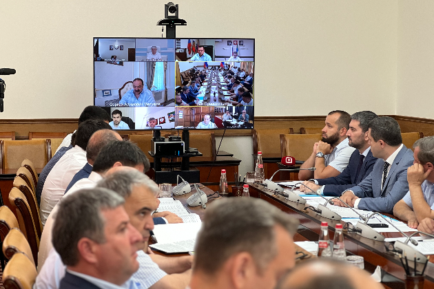Совещание по актуальным вопросам под руководством Главы Республики
