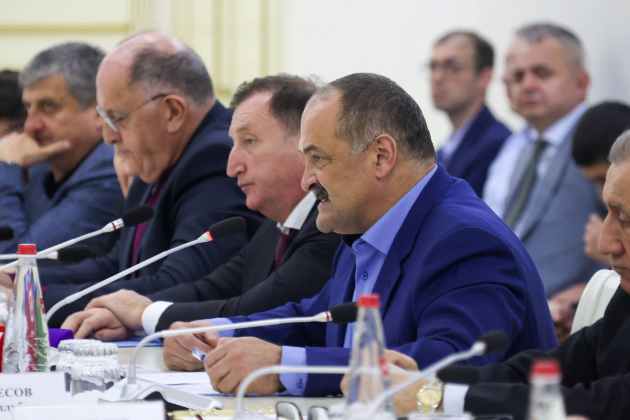 Глава Дагестана встретился с представителями общественности