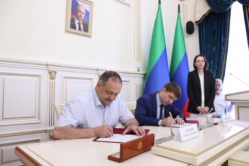 Сергей Меликов и руководство СКФУ подписали соглашение о подготовке кадров для оборонно-промышленного комплекса