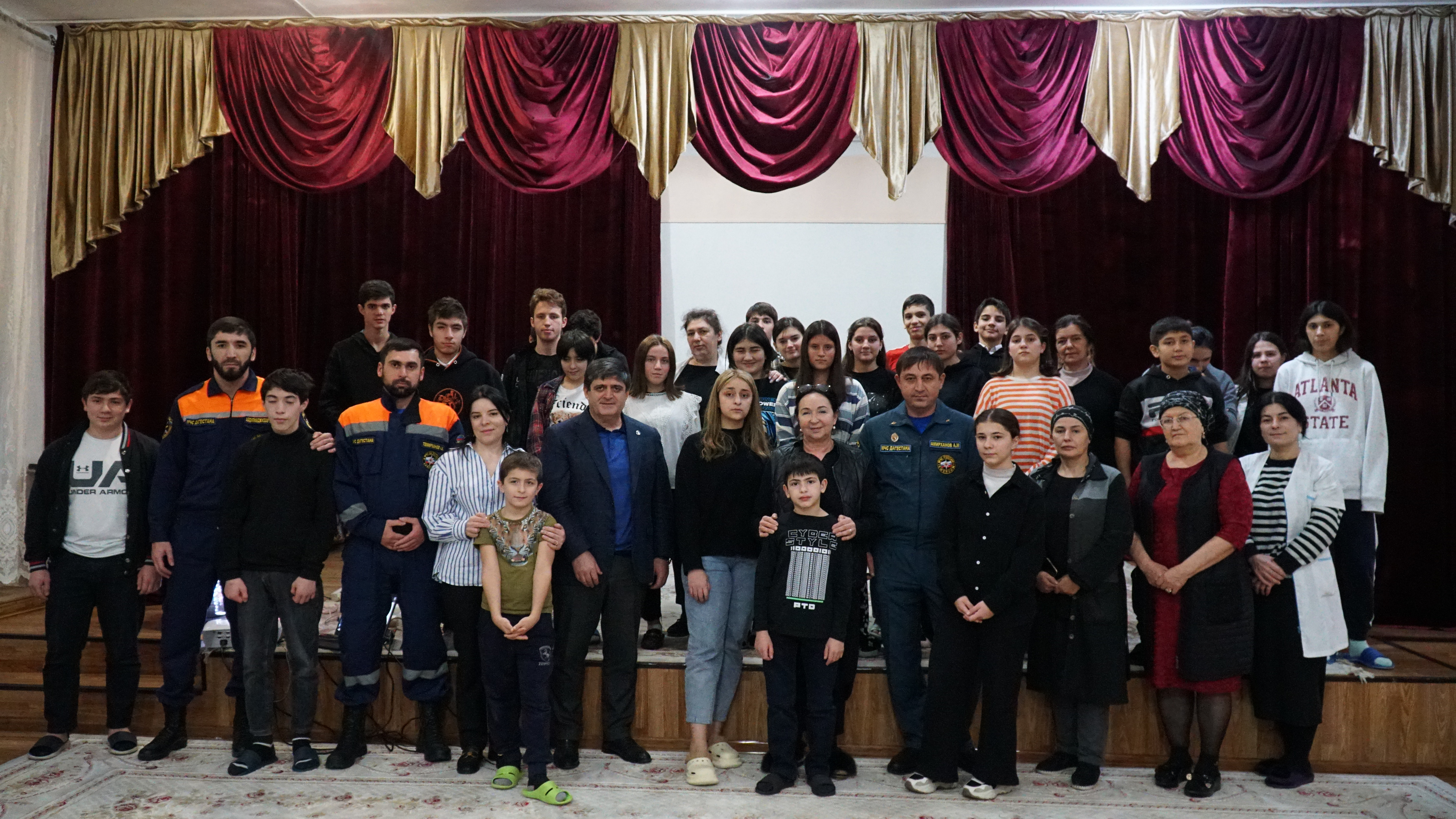 Руководитель ГКУ РД «Центр ГО и ЧС» провел урок "Разговоры о важном"