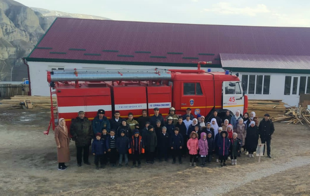 Урок безопасности с демонстрацией пожарной техники в МКОУ «Цанатлинская СОШ» Гумбетовского района
