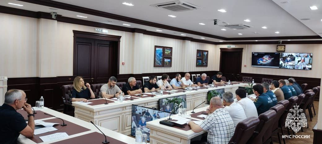 Совещание по обстановке, сложившейся в некоторых районах в результате выпадения сильных осадков в период с 26 по 28 июля.