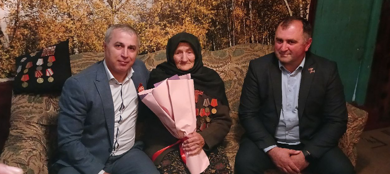 Врио министра МЧС Надим Велиханов поздравил Углан Гасанову с наступающим Днем Победы