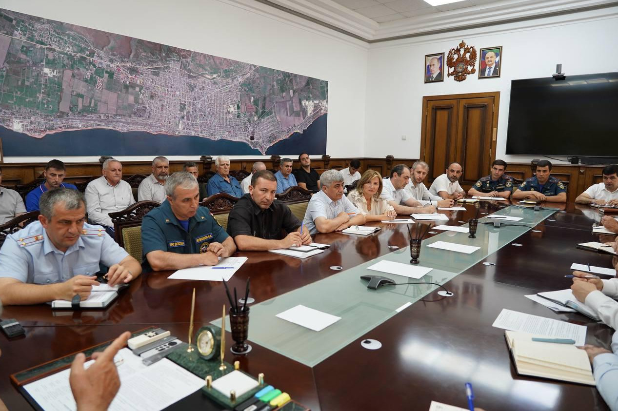 Совещание по ситуации с пожаром в г. Дербент.