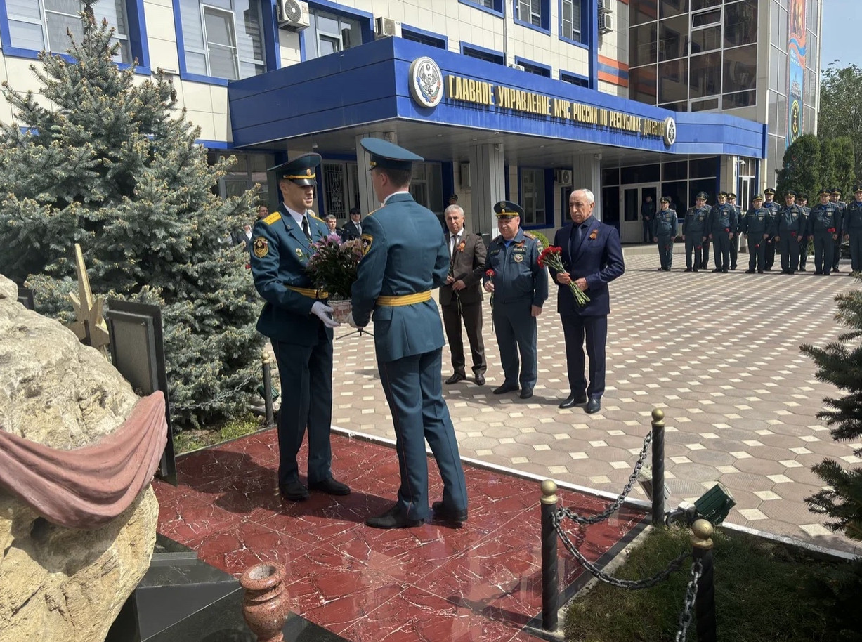 Вспомним героев