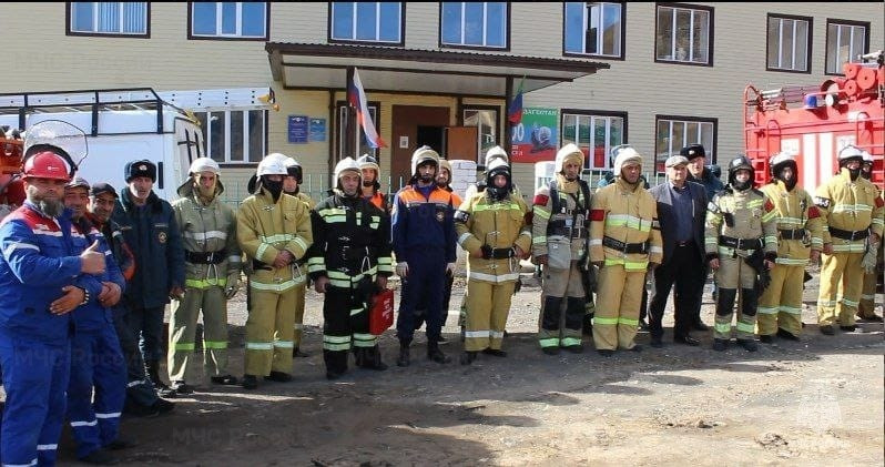 Огнеборцы Дагестана продемонстрировали слаженность действий во время учебной тренировки