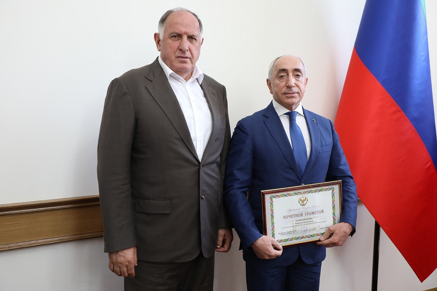 Глава МЧС Дагестана награжден Почетной грамотой Правительства республики
