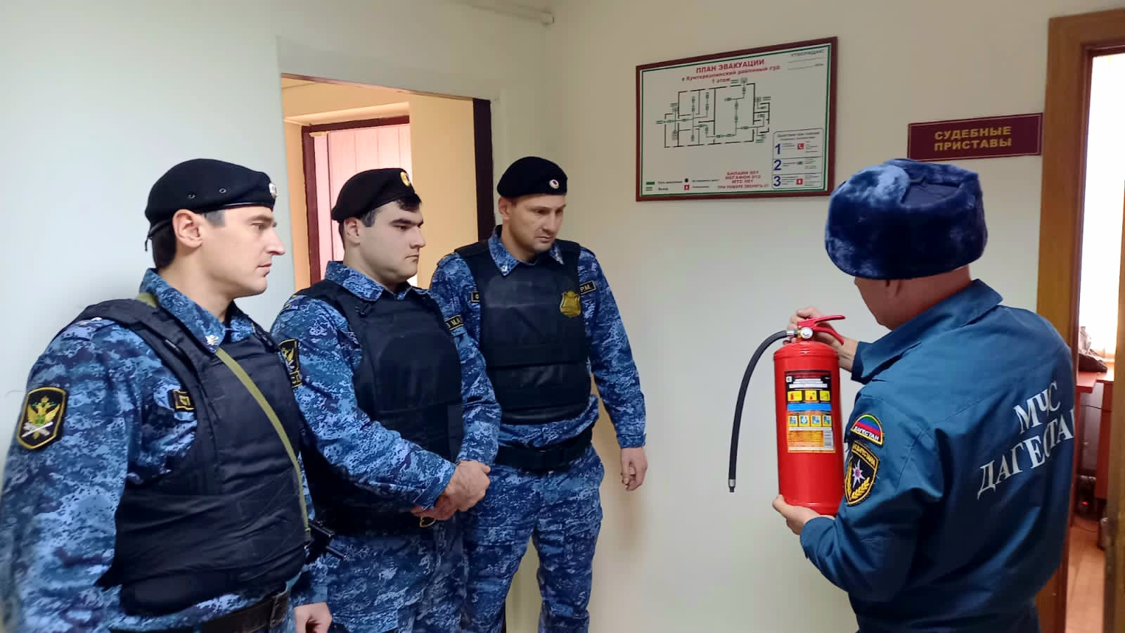 Профилактический инструктаж с сотрудниками Управления Службы Судебных Приставов  по Кумторкалинскому району.