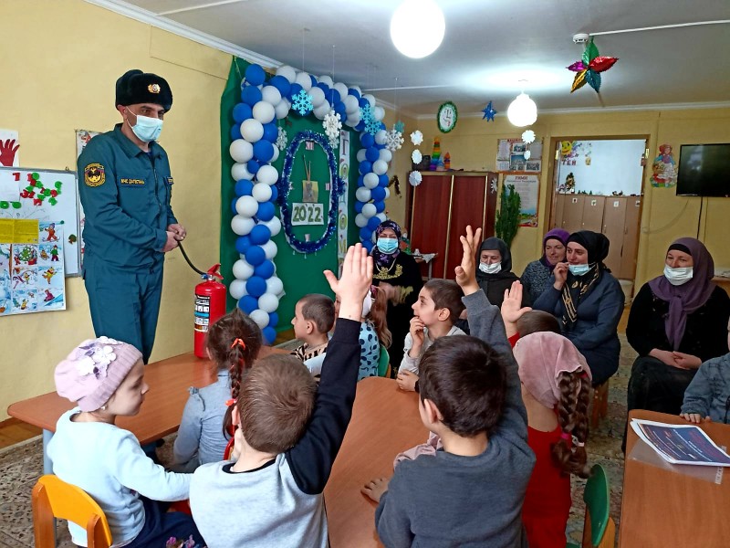 Командир отделения ПЧ-45 с. Мехельта провел профилактическое мероприятие в детском саду с. Нижнее-Инхо