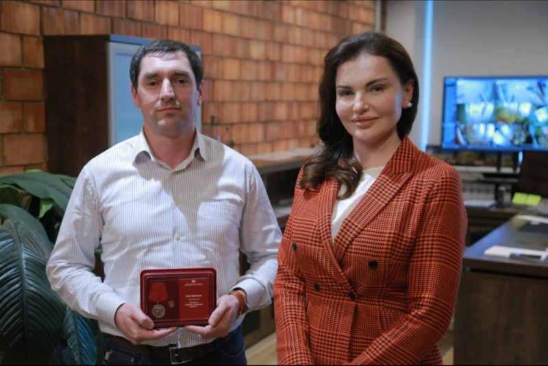 Награждение медалью «За заслуги в борьбе с пандемией COVID-19»