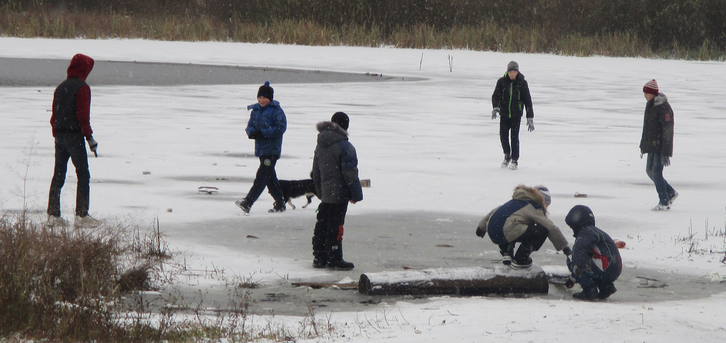 Безопасность детей на льду. Советы родителям.