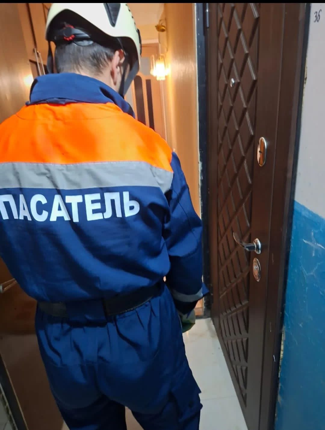 Помощь дербентских спасателей потребовалась запертым в квартире детям