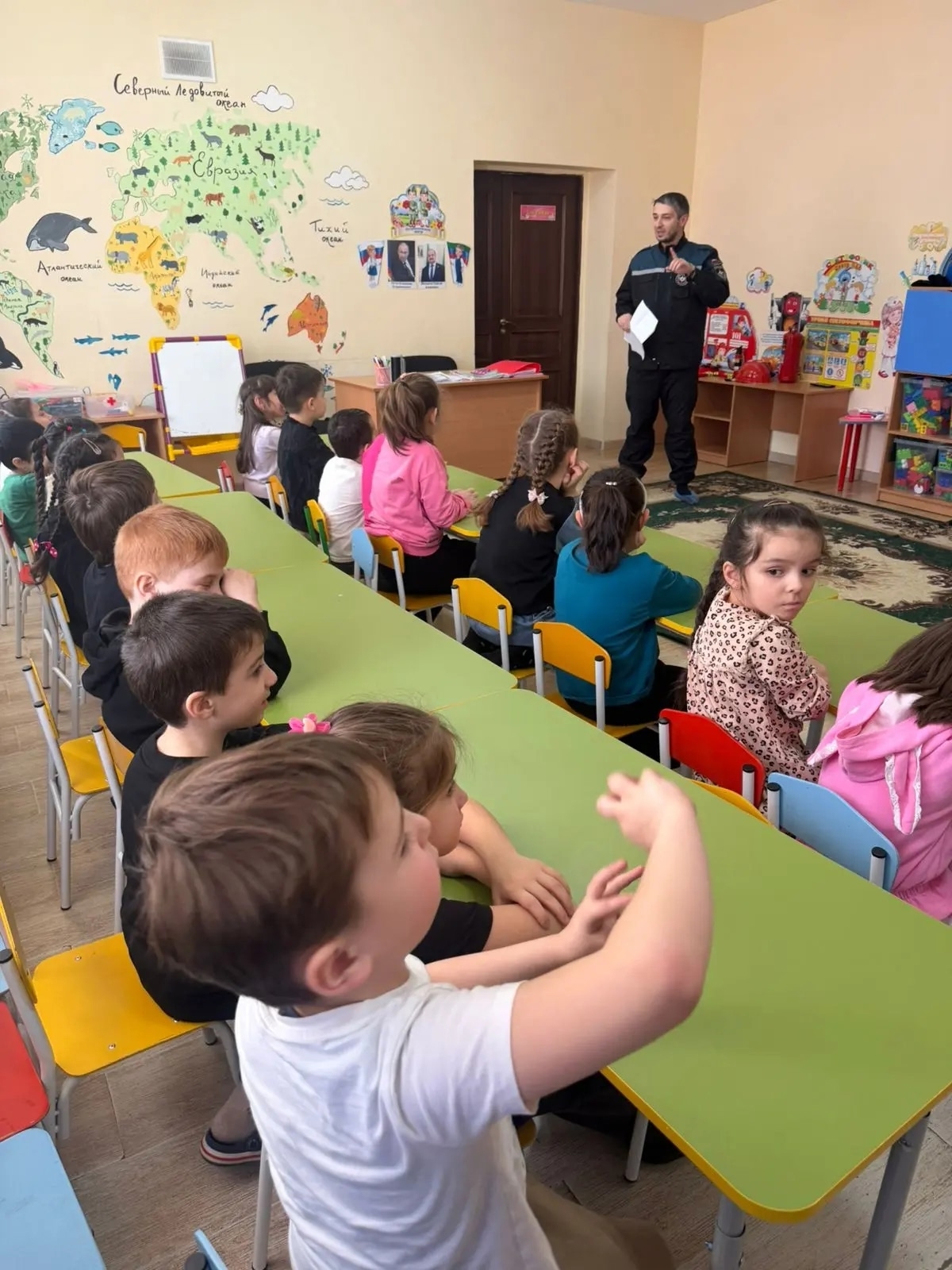 Встречи сотрудников МЧС с детьми из детского сада стали уже доброй традицией.