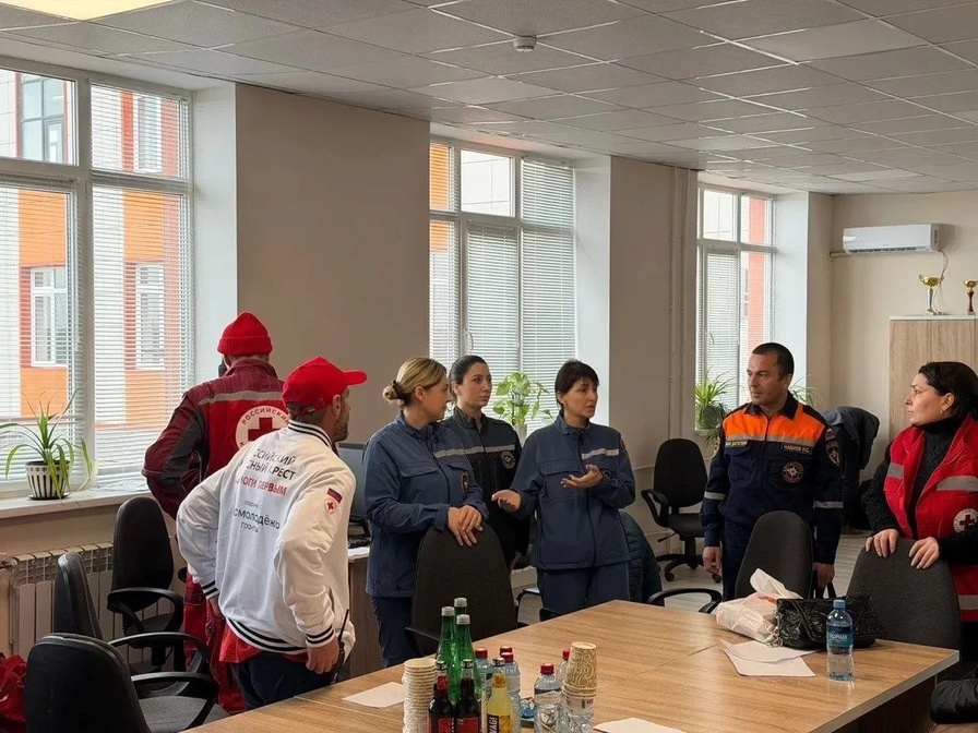 Психологами  ГУ МЧС России по РД и МЧС Дагестана  проводится работа по оказанию психологической поддержки эвакуированному населению