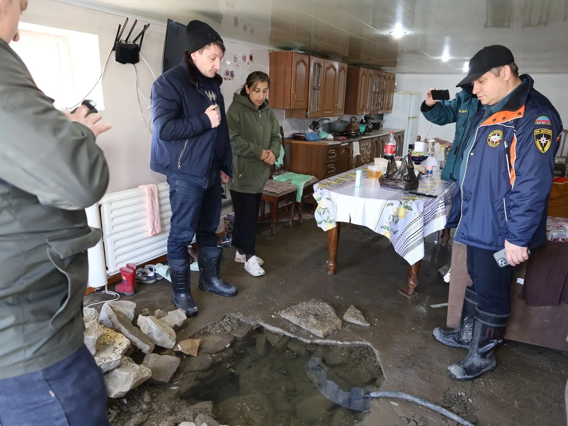 Заместитель Министра МЧС Дагестана Эльдар Атаев в составе рабочей группы посетил Лакский район.