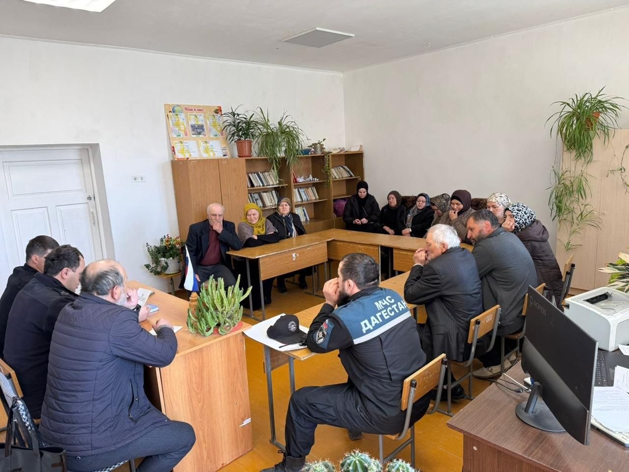 Учителя сели за парты: Урок безопасности от огнеборцев ПЧ-33