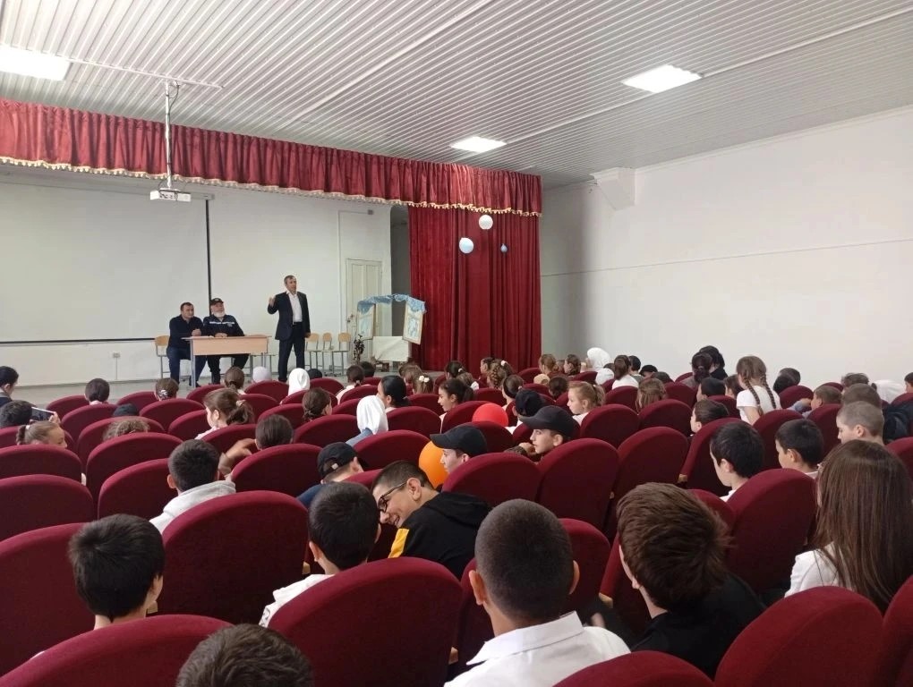 Безопасное лето: специалисты МЧС провели занятие для юных ахтынцев
