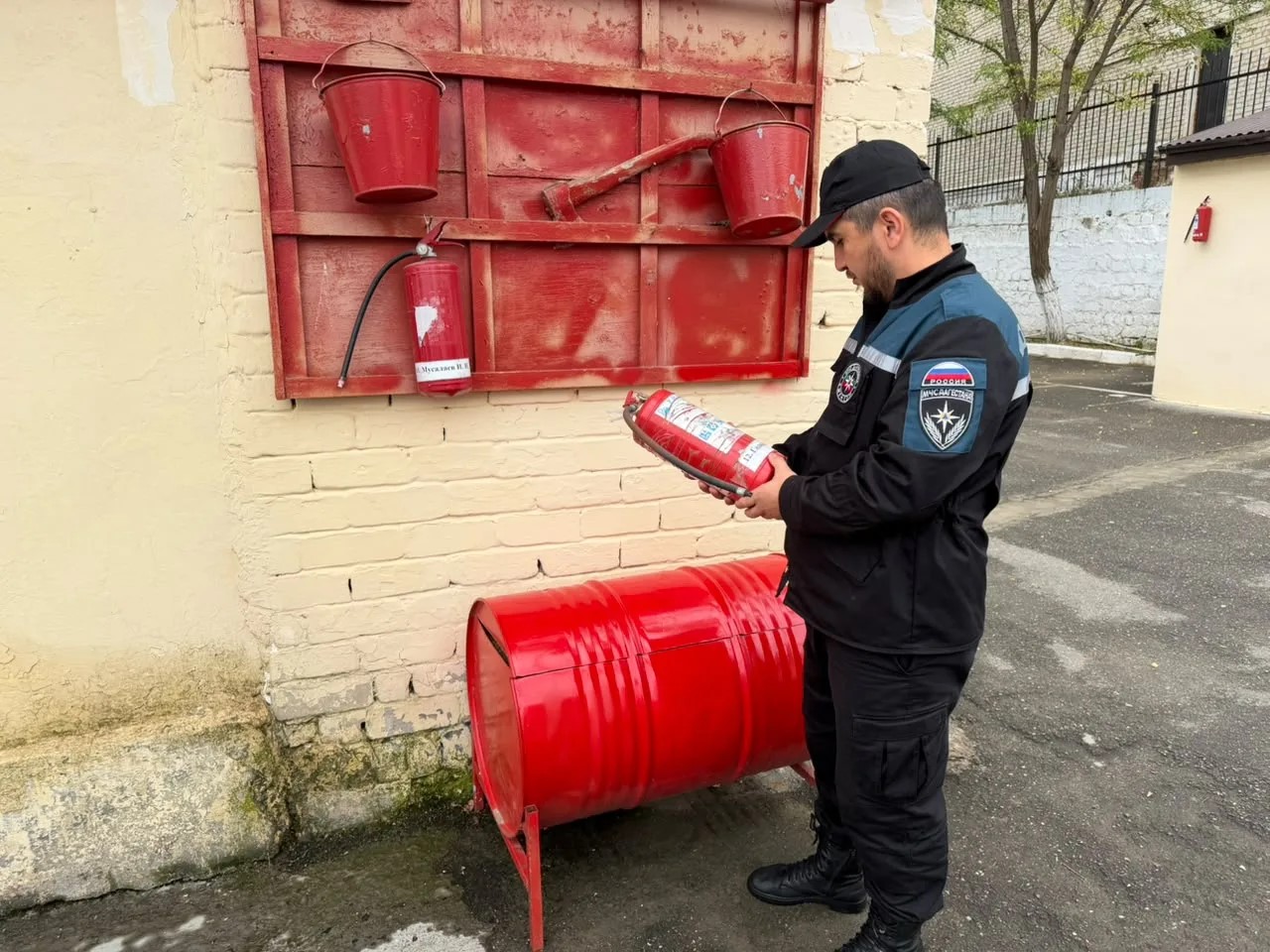 Сотрудники МЧС республики проверяют готовность школ к новому учебному году
