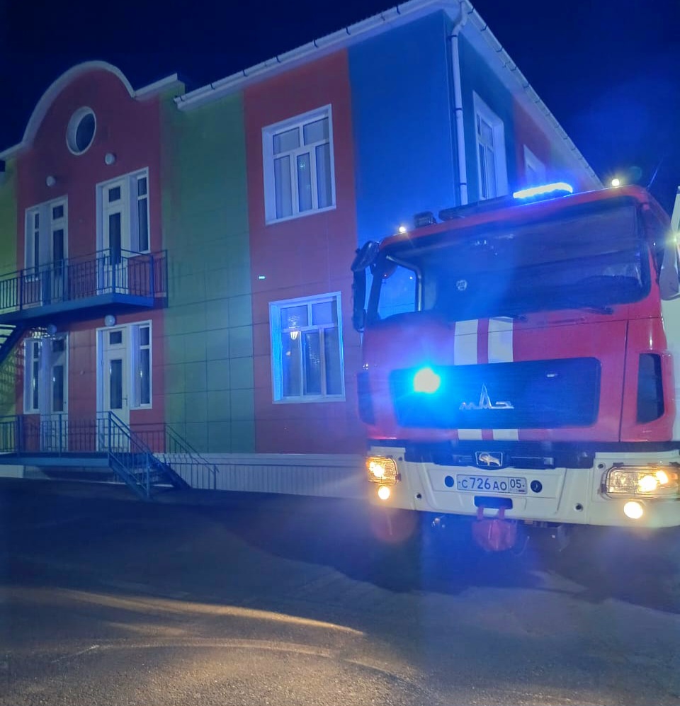 Ночные пожарно-тактические занятия: проверка готовности огнеборцев