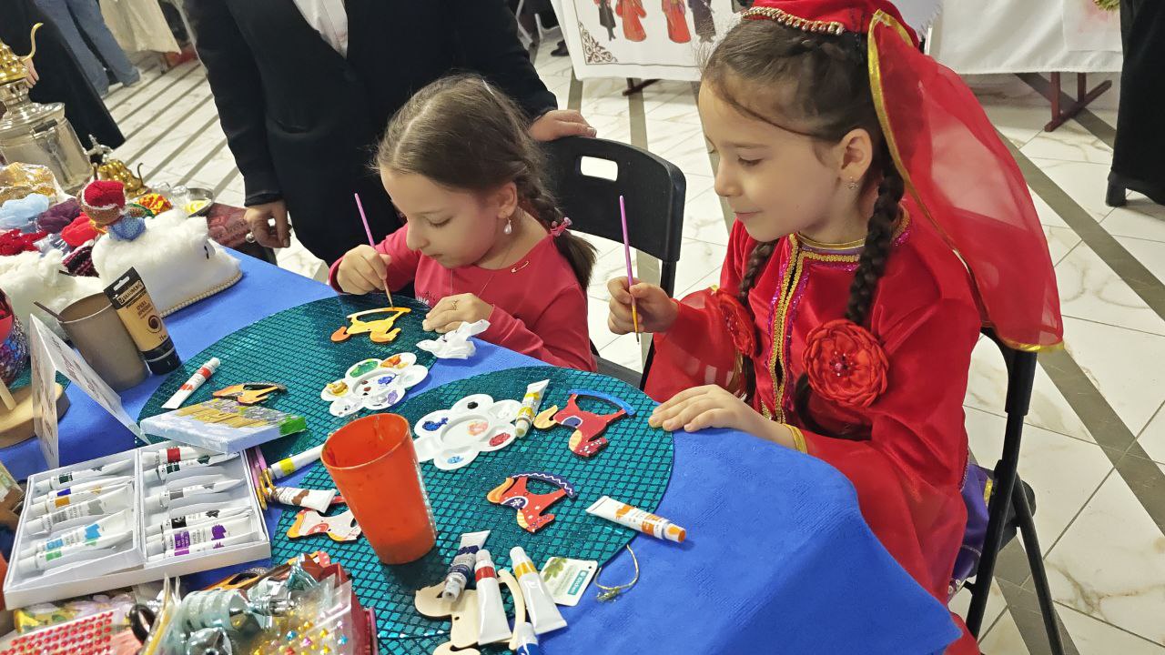 Коллектив МЧС Дагестана посетил Республиканскую выставку-ярмарку «Новогодний калейдоскоп».