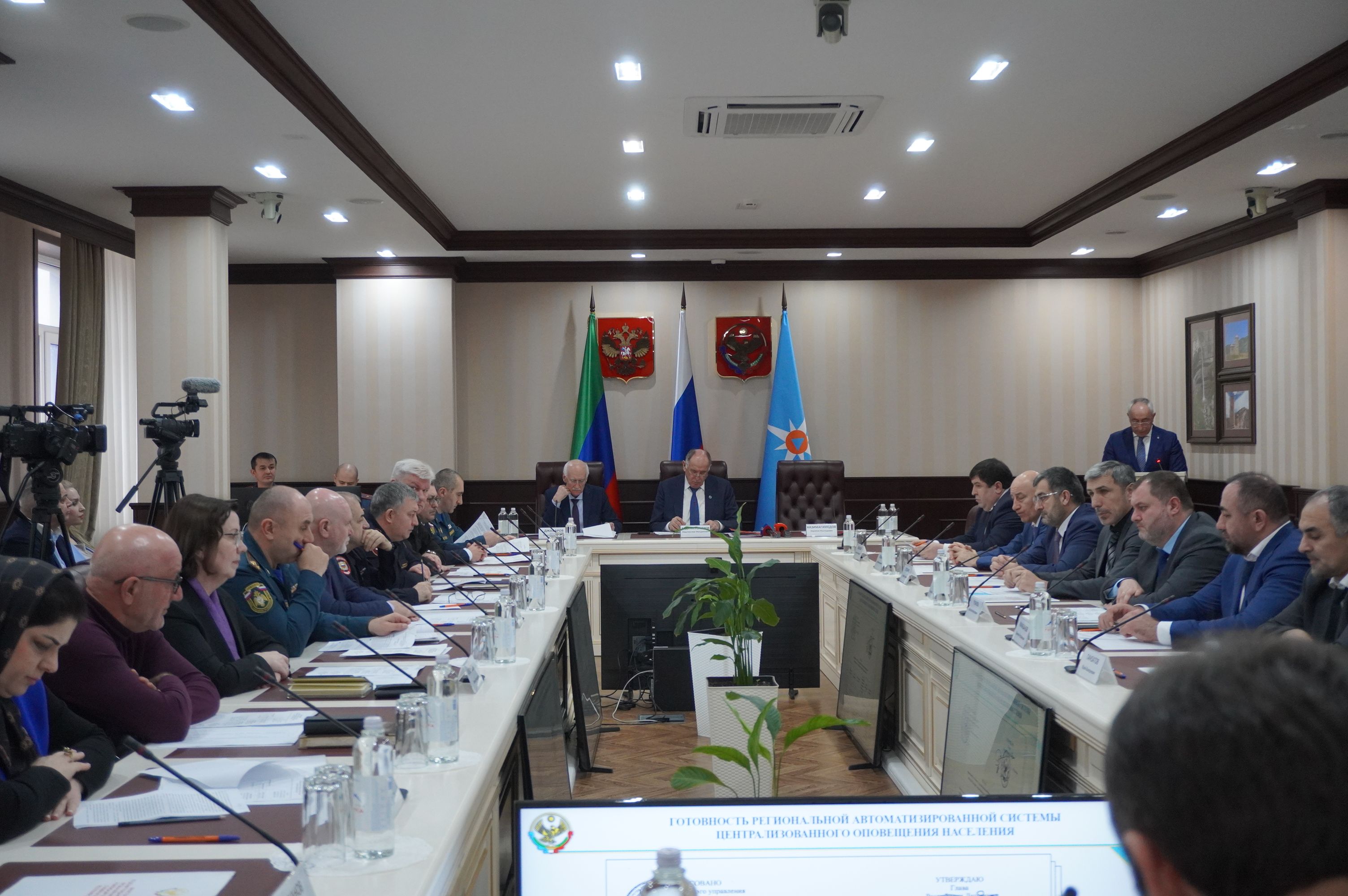 Комиссия по предупреждению и ликвидации ЧС и обеспечению пожарной безопасности в республике прошла в Ситуационном центре Главы РД