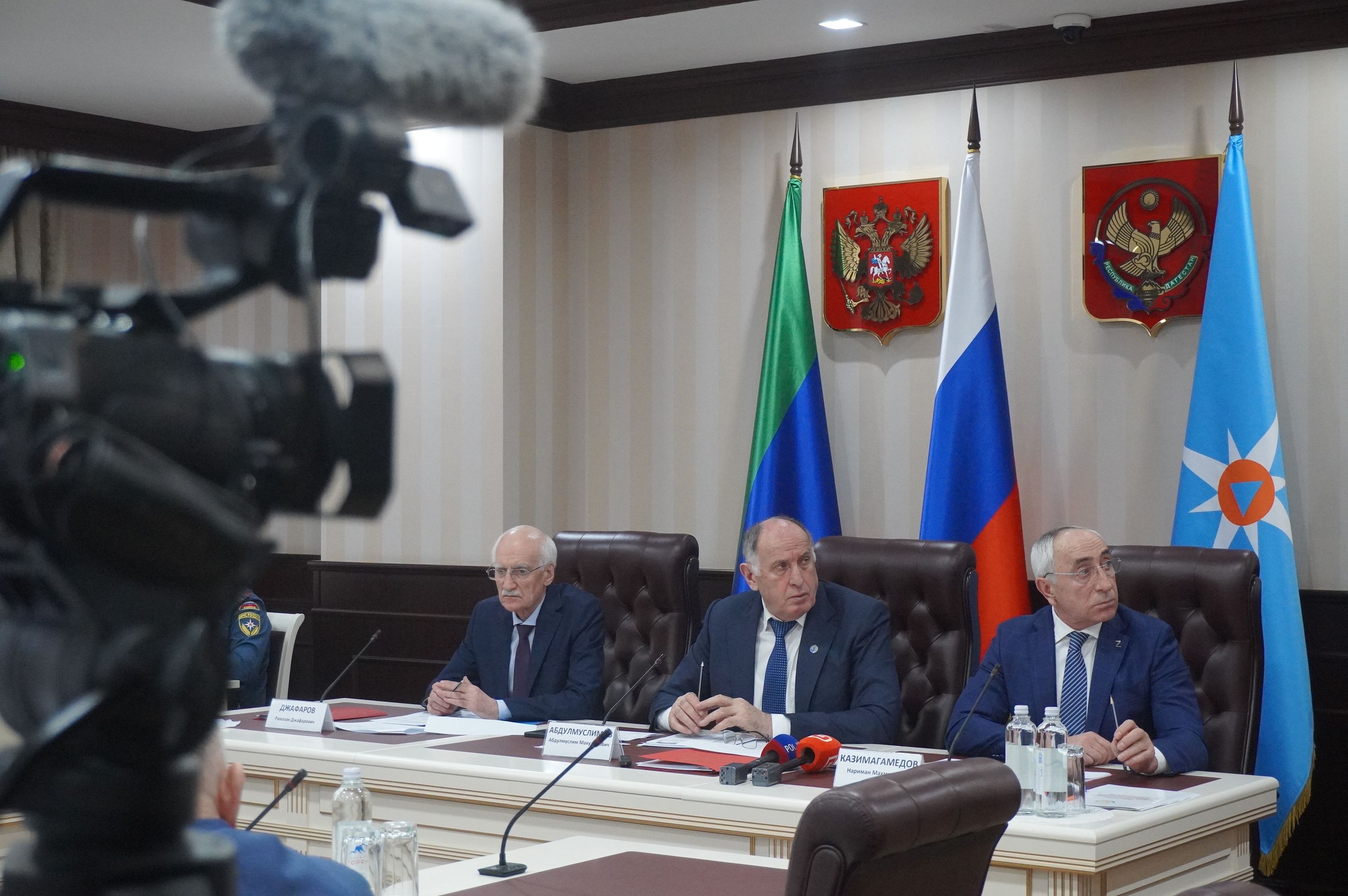 Комиссия по предупреждению и ликвидации ЧС и обеспечению пожарной безопасности в республике прошла в Ситуационном центре Главы РД