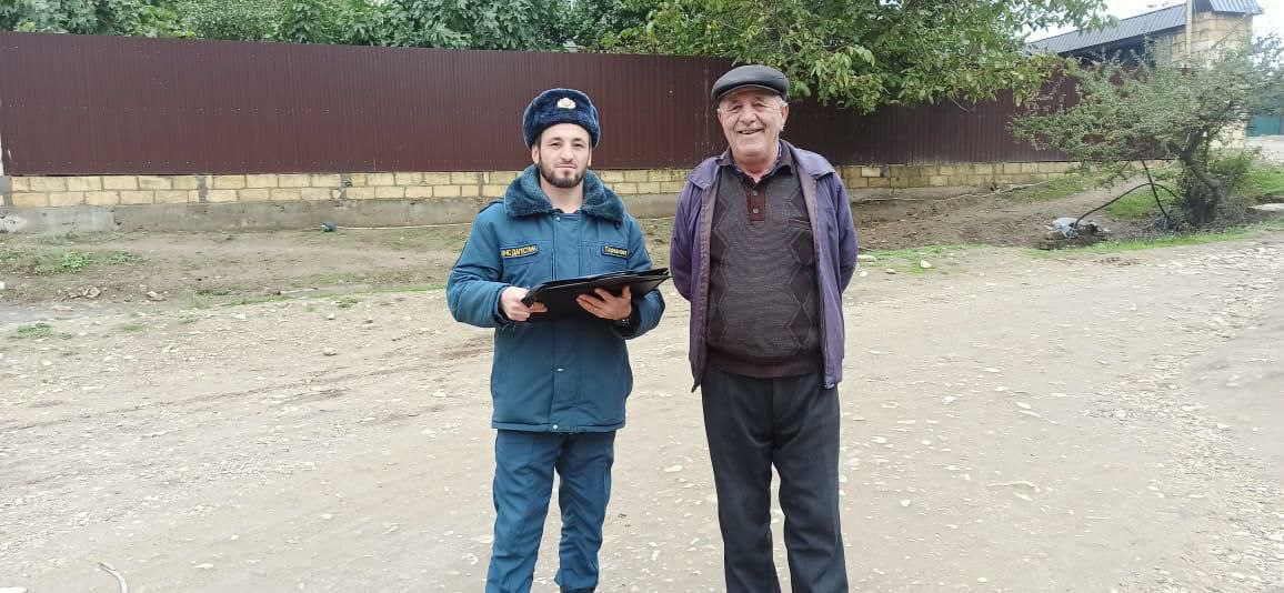 Сотрудниками МЧС Дагестана усилена профилактическая работа в преддверии новогодних праздников.