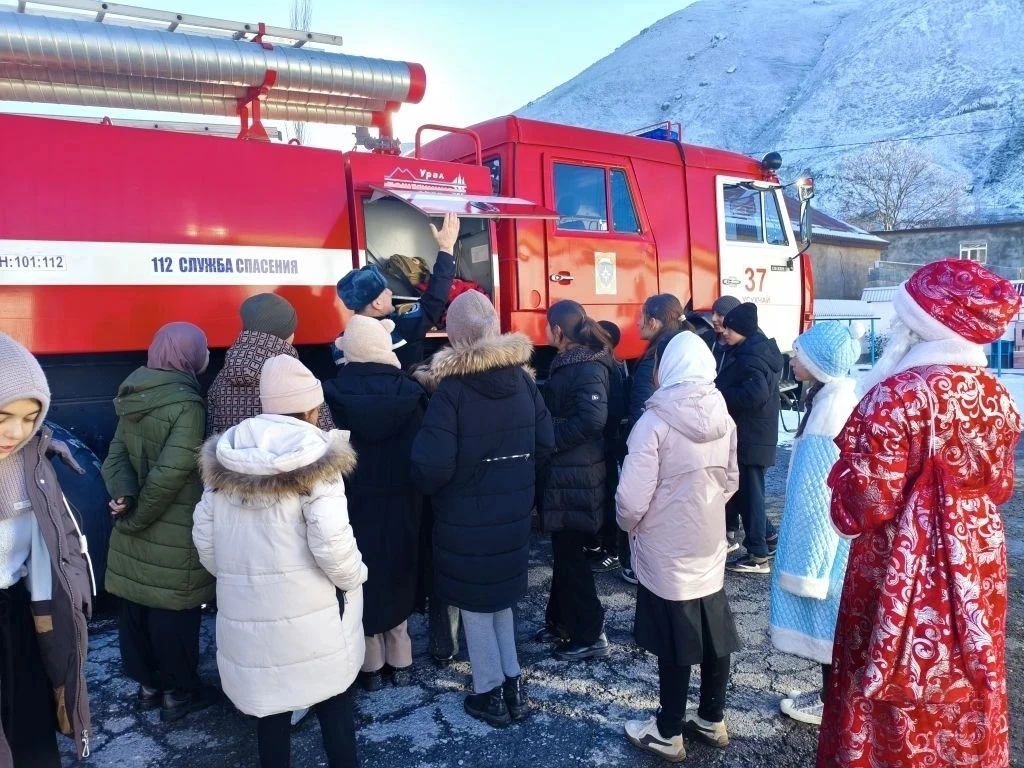 Новогодние чудеса для школьников в Докузпаринском районе.