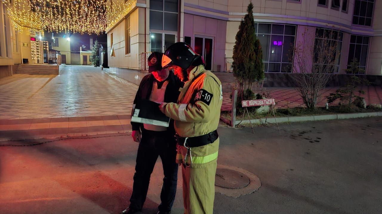 Пожарные начеку все 24 часа в сутках.