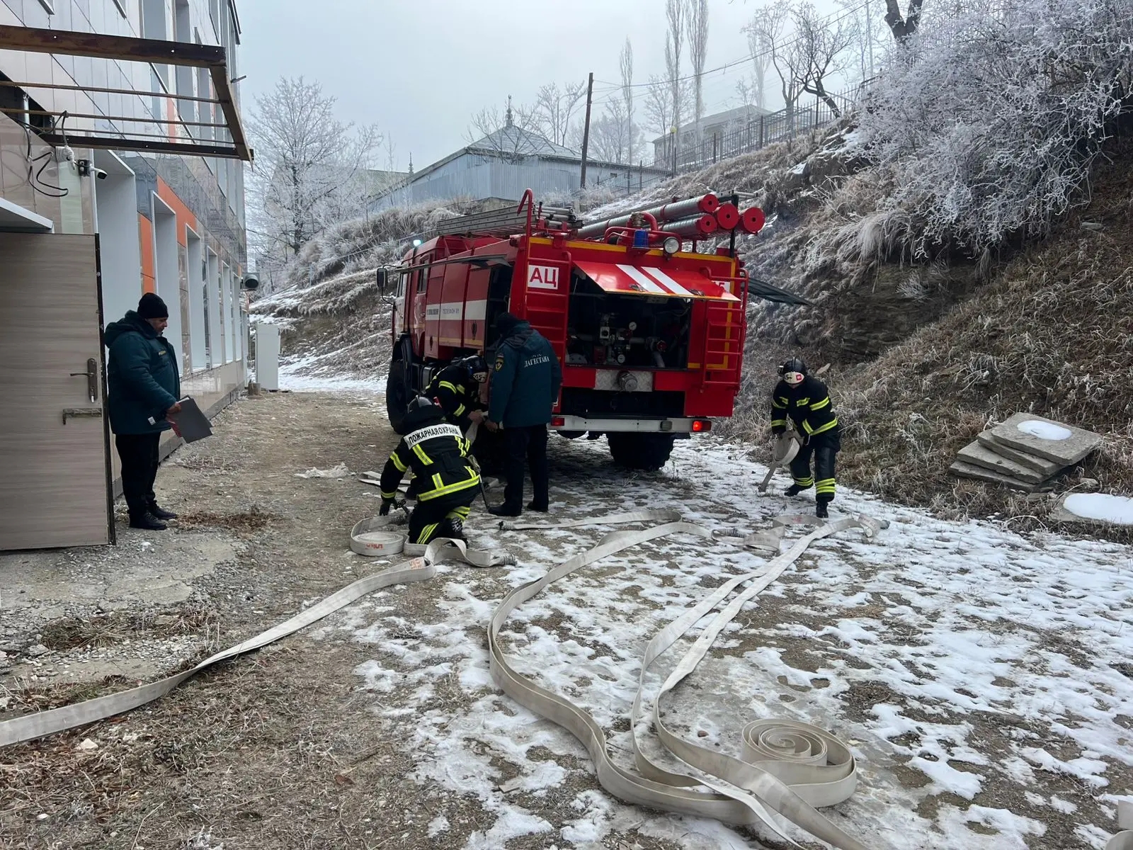 Пожарные Гумбетовского района провели тренировочные занятия по решению пожарно-тактических задач