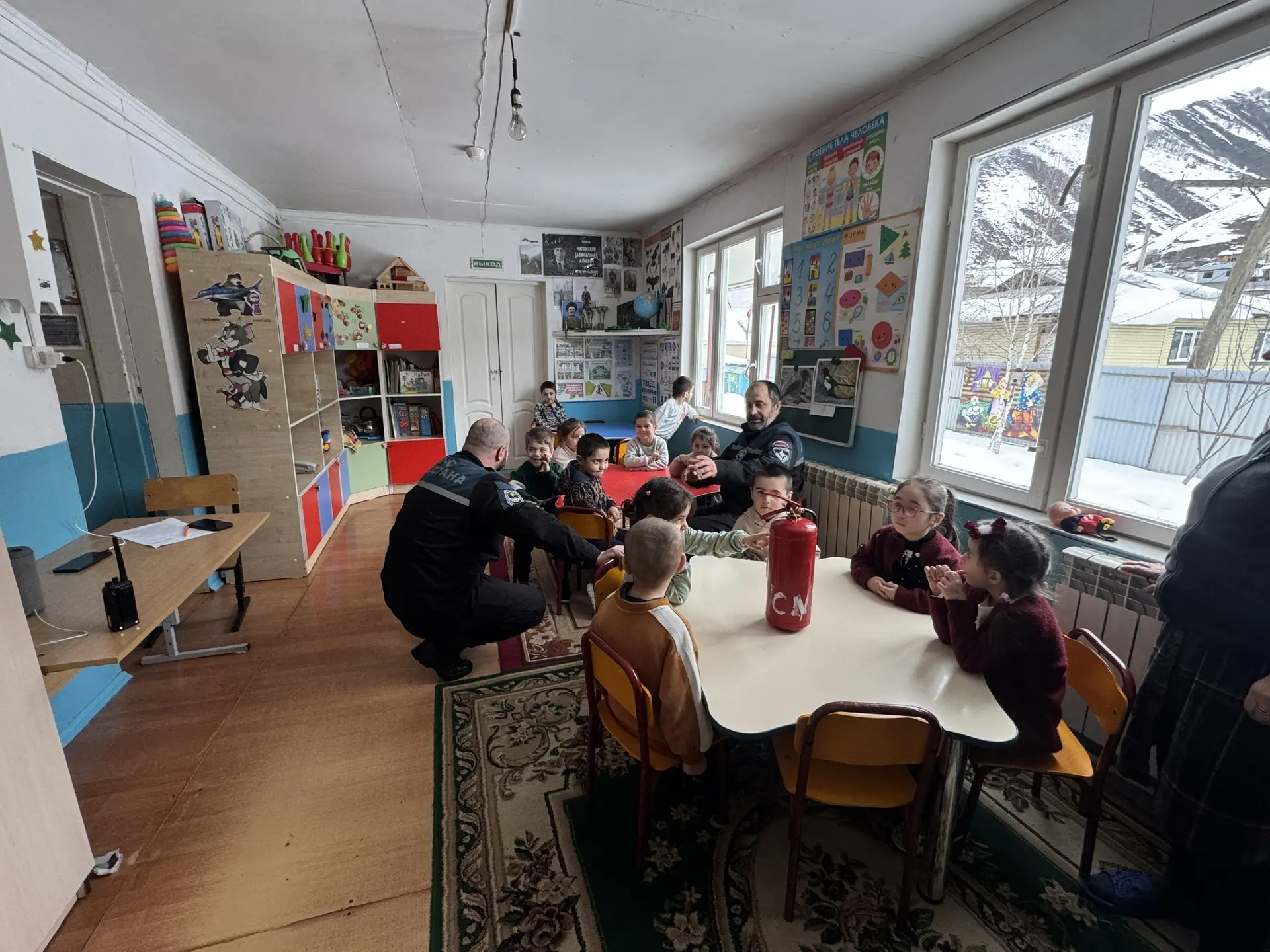 "А почему пожарная машина красная?"