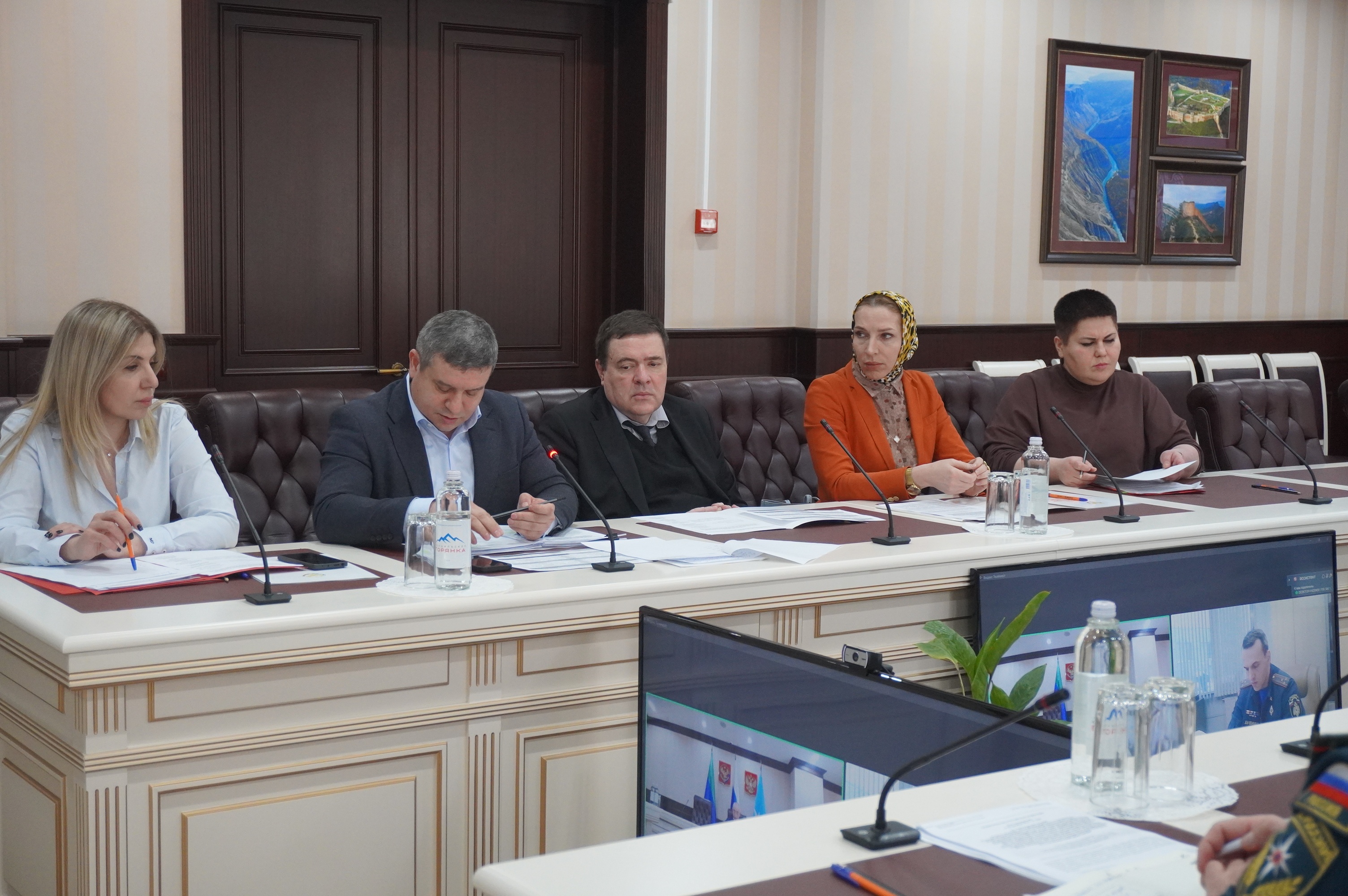 В МЧС Дагестана прошло совещание под руководством Наримана Казимагамедова