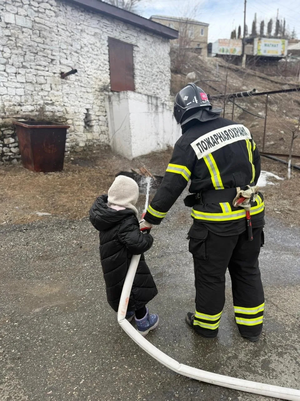 Дошколята поздравили огнеборцев с Днём защитника Отечества