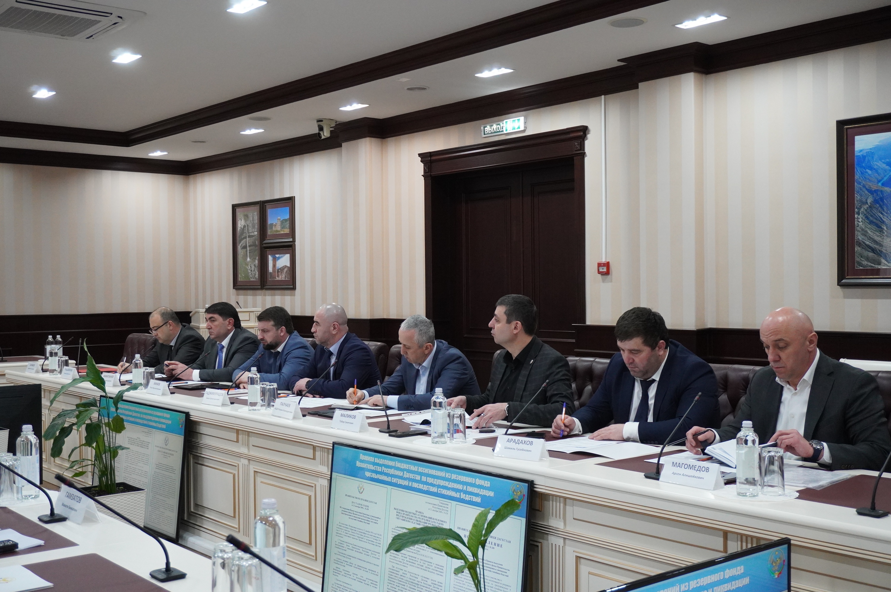 Нариман Казимагамедов провел учебно-методический сбор с главами муниципальных образований республики