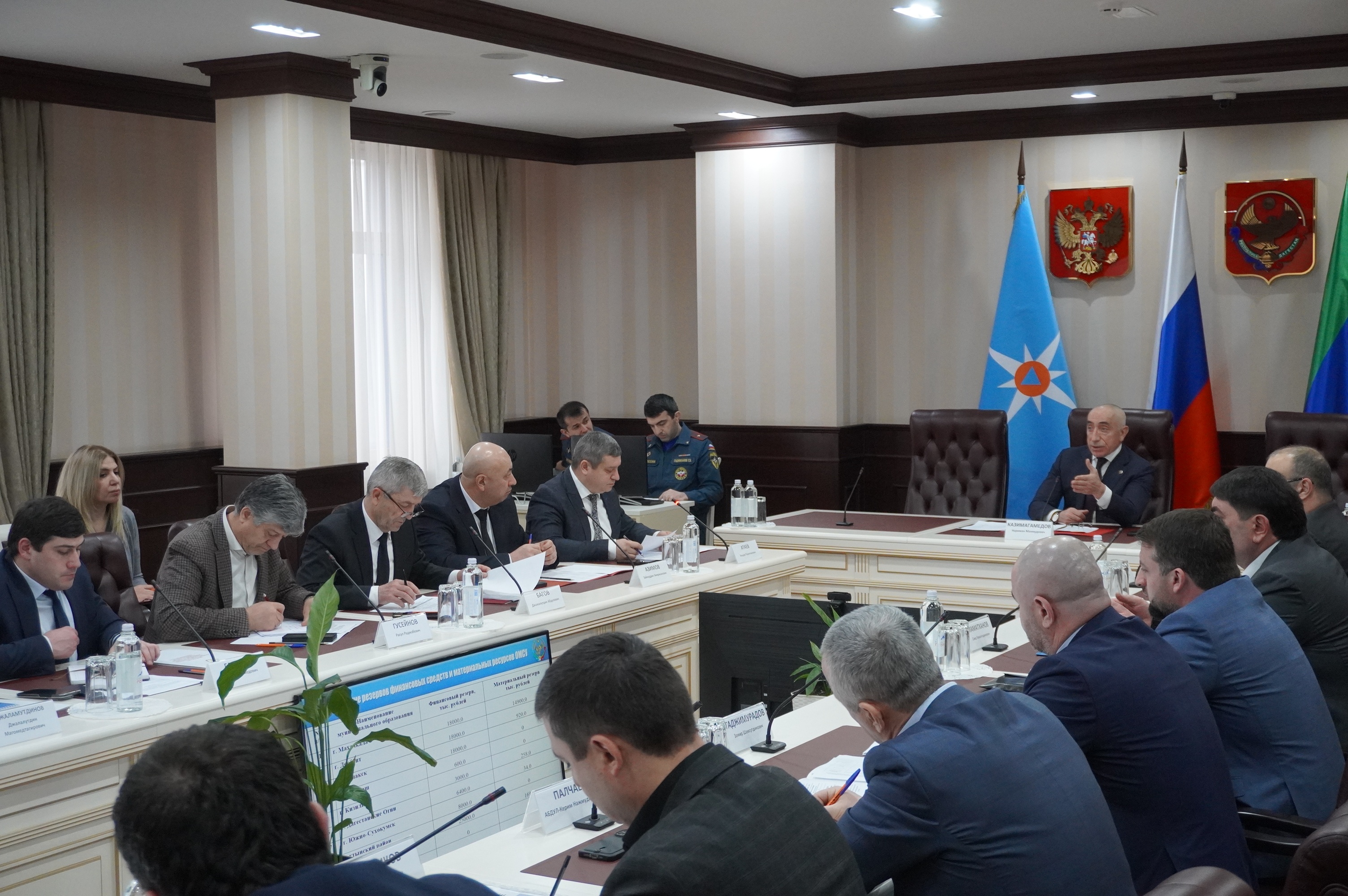 Нариман Казимагамедов провел учебно-методический сбор с главами муниципальных образований республики