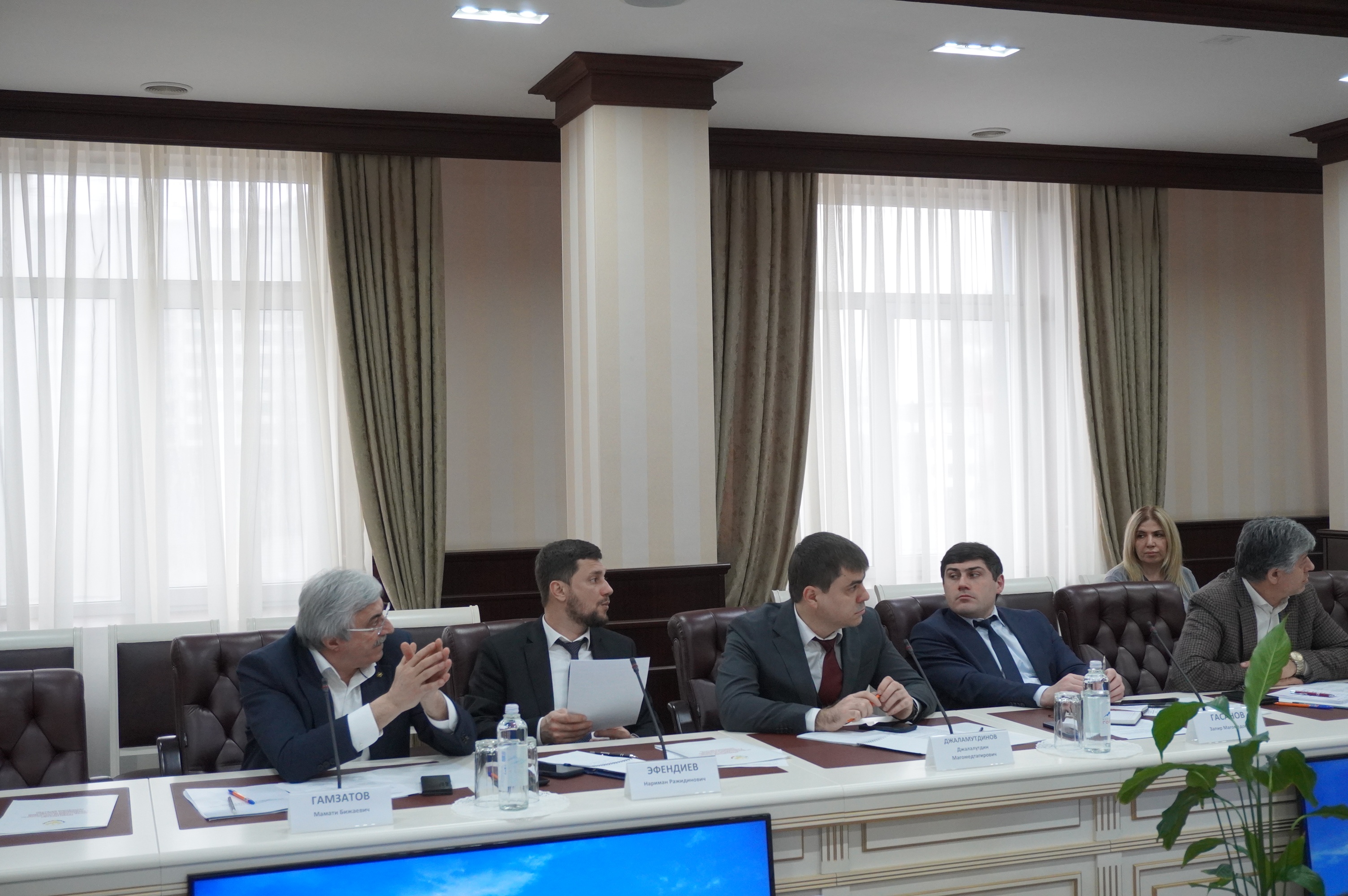 Нариман Казимагамедов провел учебно-методический сбор с главами муниципальных образований республики