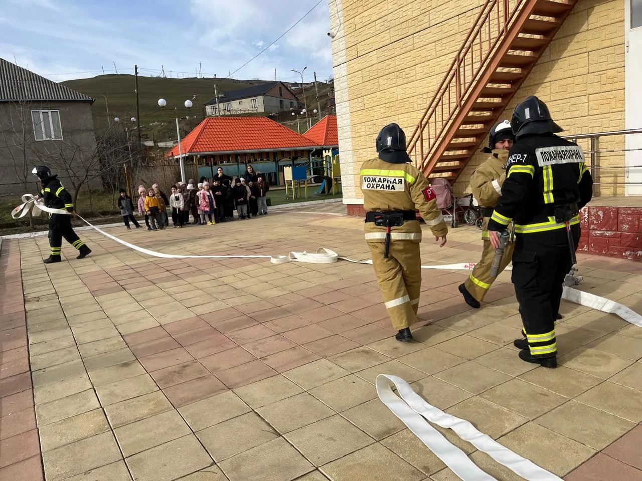 Пожарно-тактическое занятие на объекте МКДОУ Детский сад «Ромашка» провели огнеборцы ПЧ-57