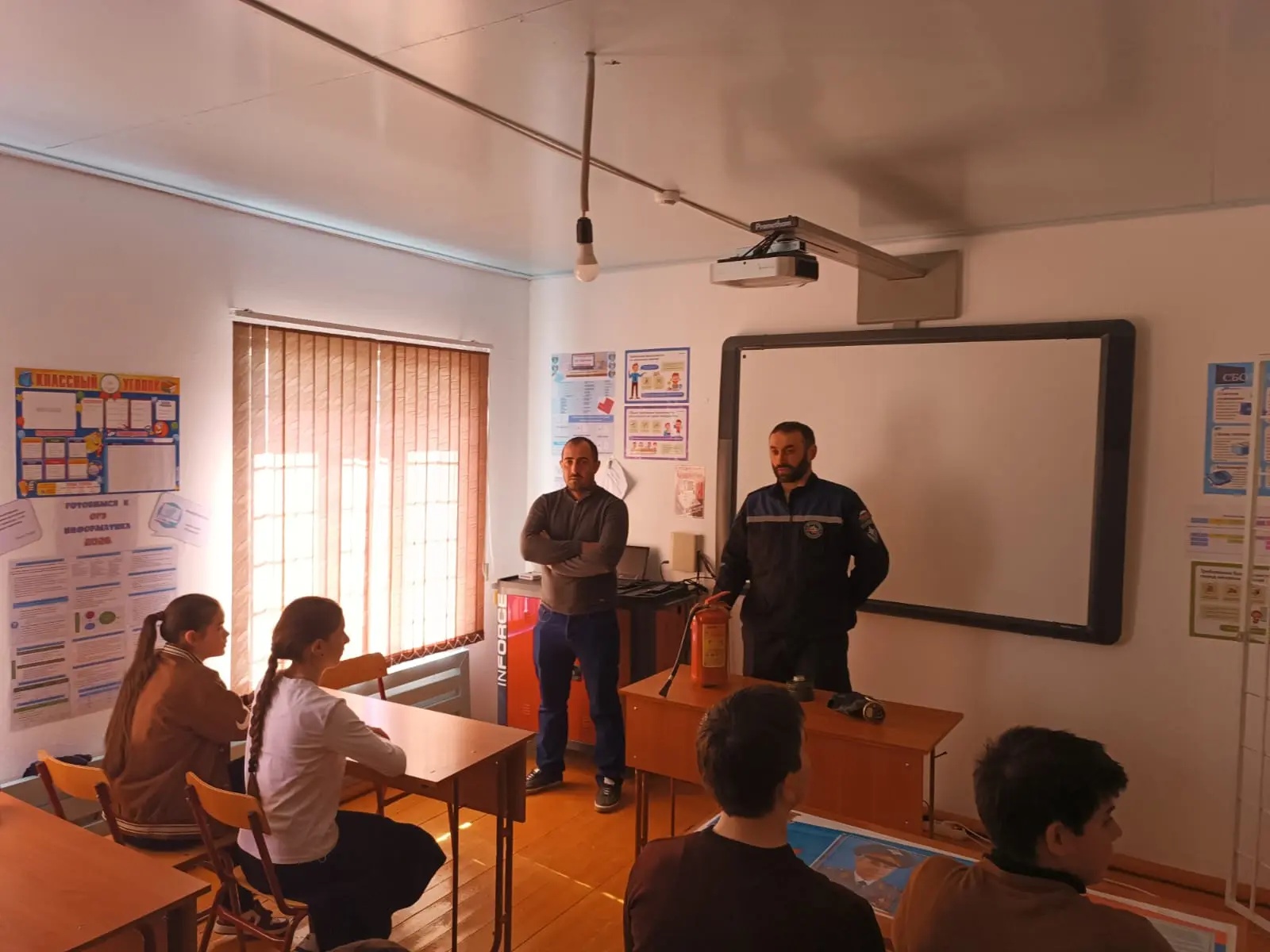 Увлекательный урок безопасности ко Всемирному дню гражданской обороны от огнеборцев ПЧ-59