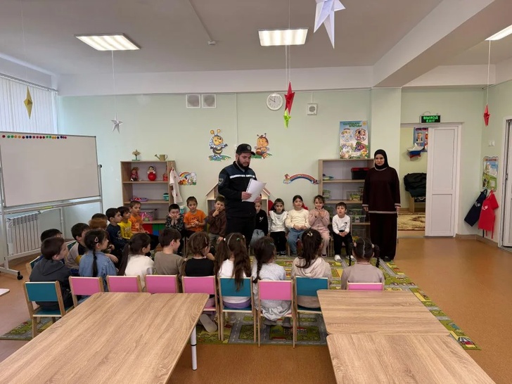 Напомнили важные правила взрослым и рассказали о безопасности детям.