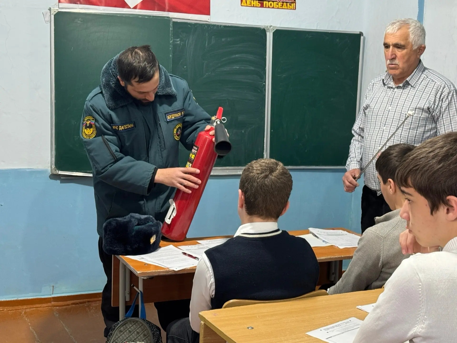 Урок безопасности в преддверии каникул от огнеборцев ПЧ-52