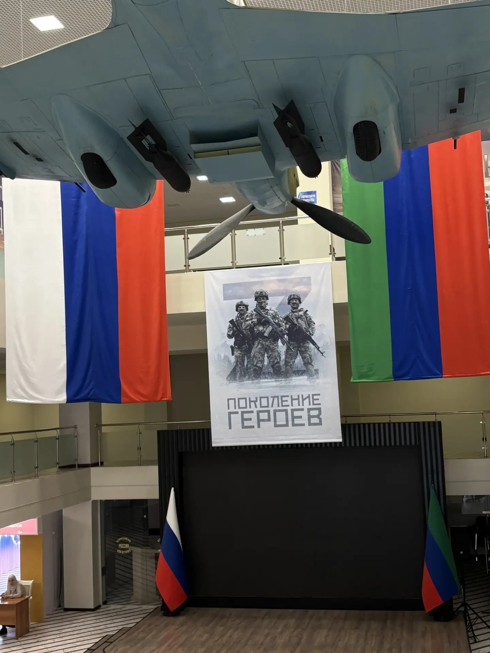 Коллектив Противопожарной службы МЧС Дагестана посетил выставку «Поколение героев»