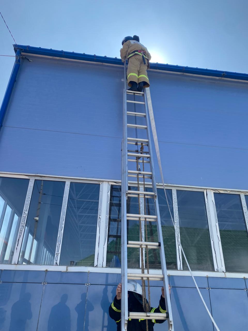 Слаженность в секундах: в Буйнакском районе прошли учения на спортивном объекте