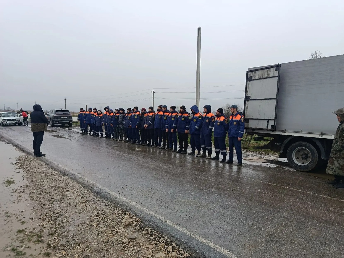 Спасателями МЧС Дагестана и ГУ МЧС России по РД проводится эвакуация жителей сел Тутлар, Адильотар Хасавюртовского района.