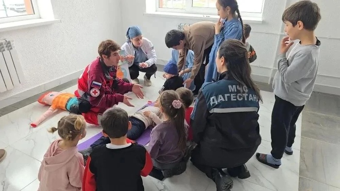 Психологами  ГУ МЧС России по РД и МЧС Дагестана  проводится работа по оказанию психологической поддержки эвакуированному населению