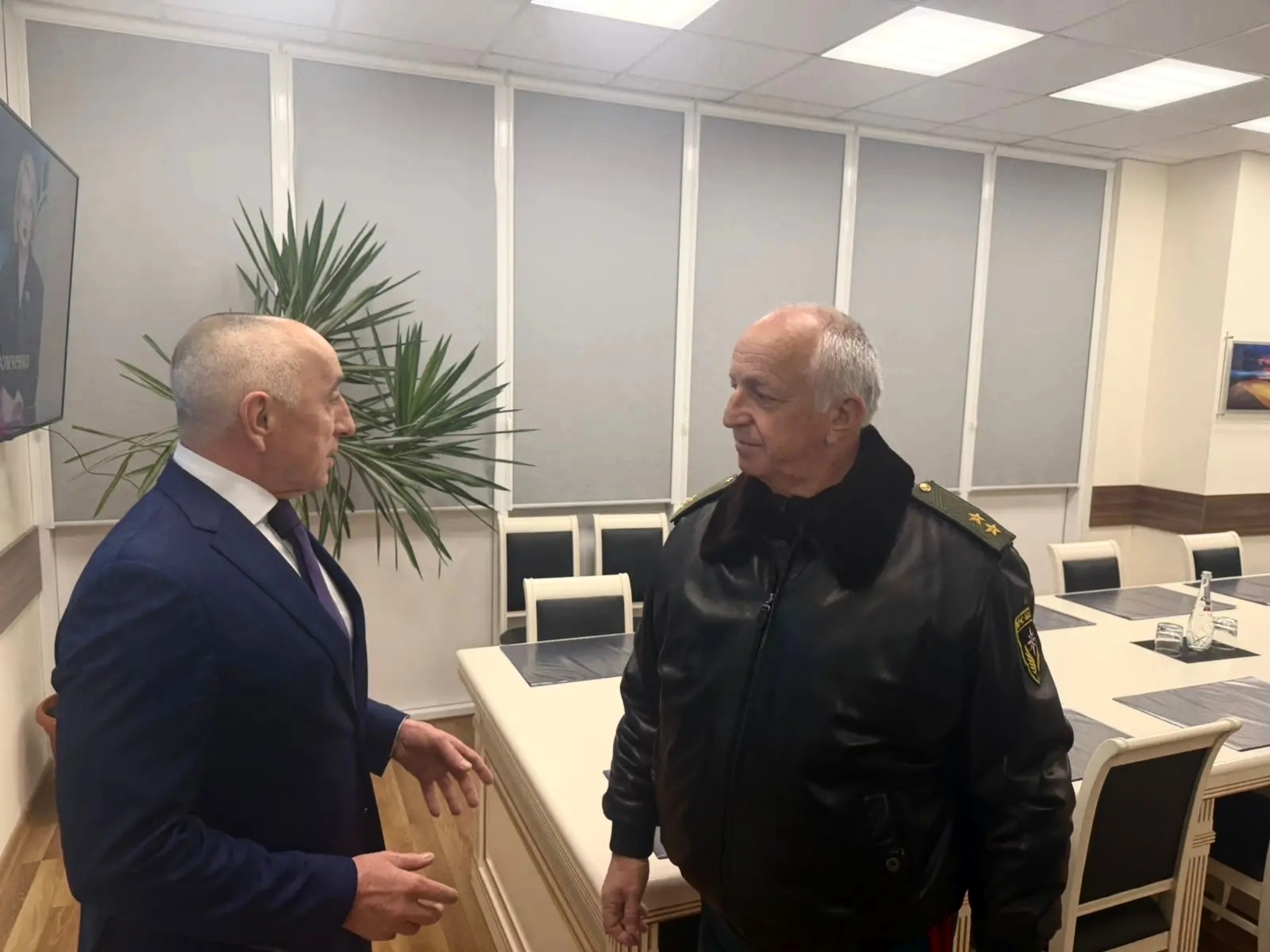 Министр МЧС Абхазии Лев Квициния прибыл в Республику Дагестан с гуманитарным грузом для пострадавших в результате стихийного бедствия.