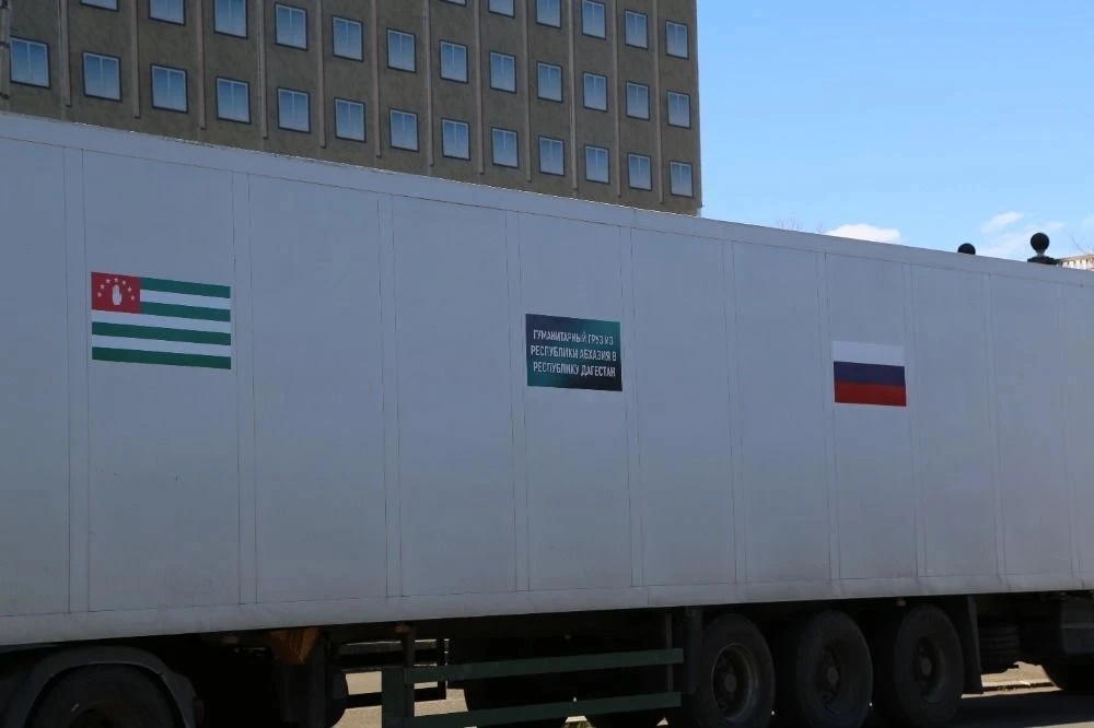 Министр МЧС Абхазии Лев Квициния прибыл в Республику Дагестан с гуманитарным грузом для пострадавших в результате стихийного бедствия.