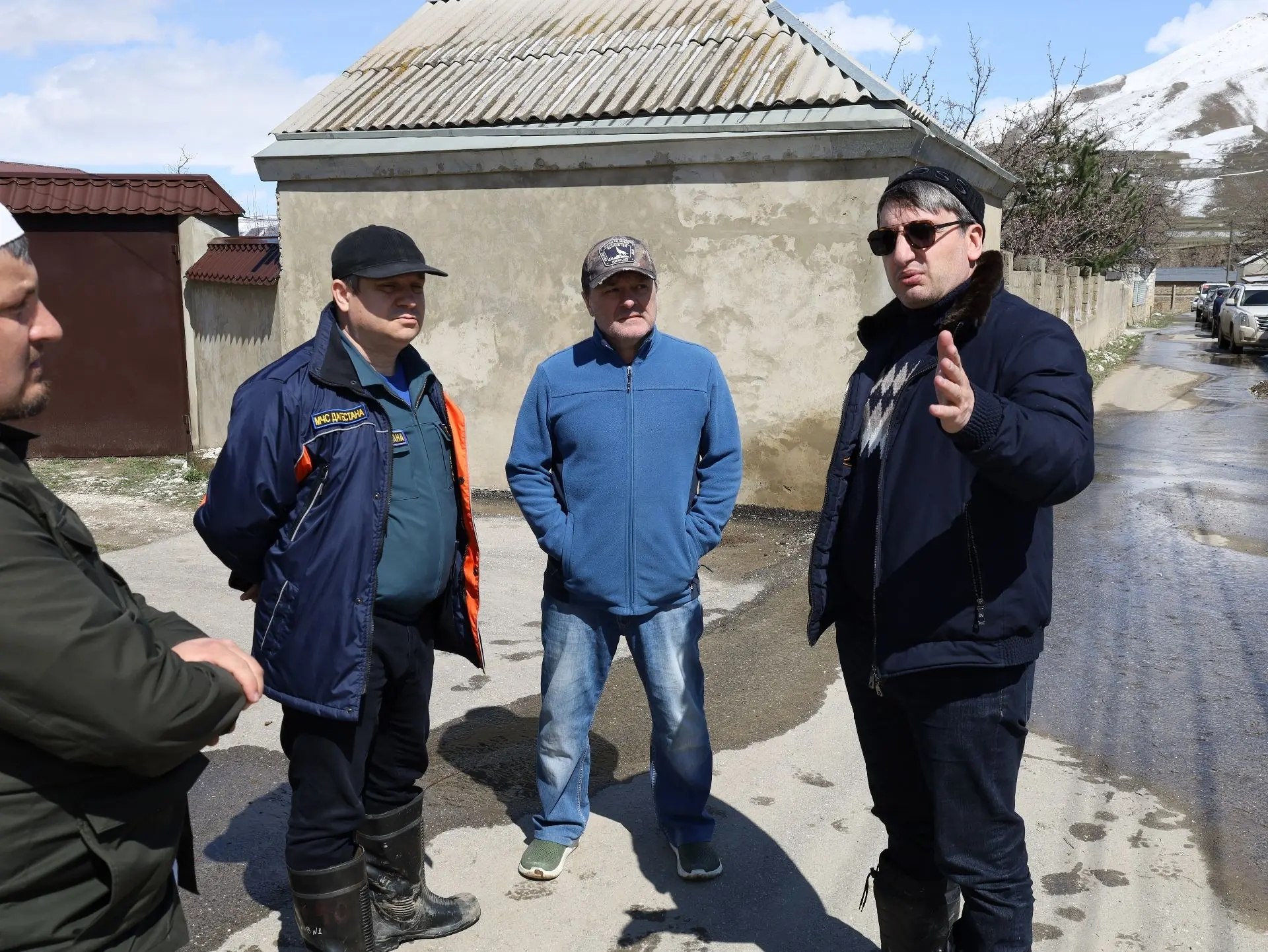 Заместитель Министра МЧС Дагестана Эльдар Атаев в составе рабочей группы посетил Лакский район.