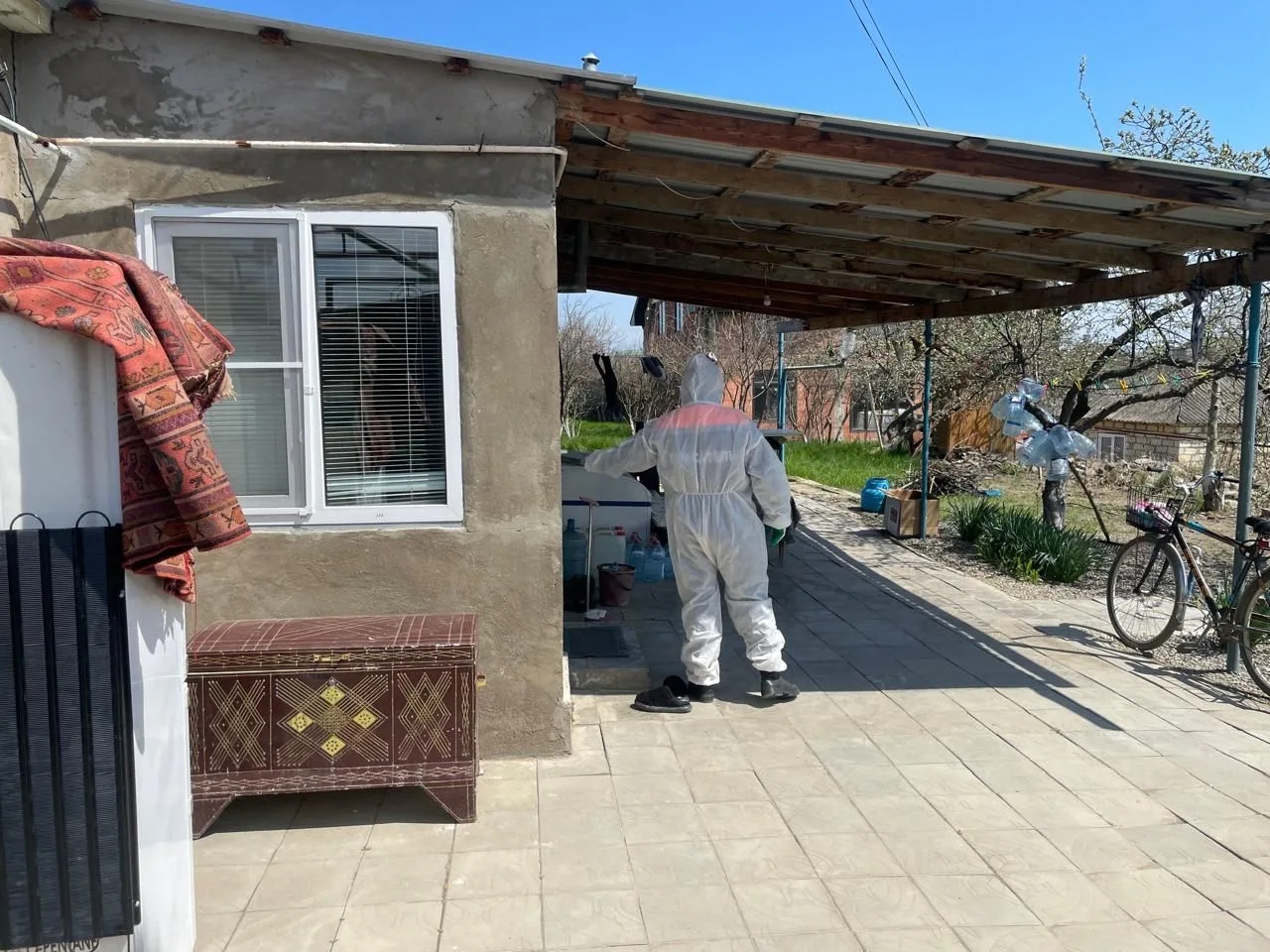 Спасатели МЧС республики продолжают устранять последствия ЧС в Дербентском и Хасавюртовском районах.