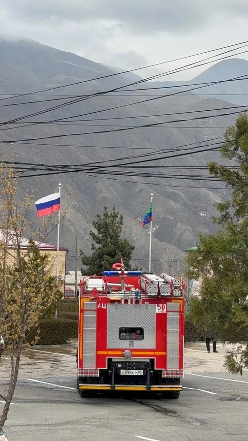 Личный состав ПЧ-50 провел пожарно-тактические занятия в здании Администрации Ахтынского района.