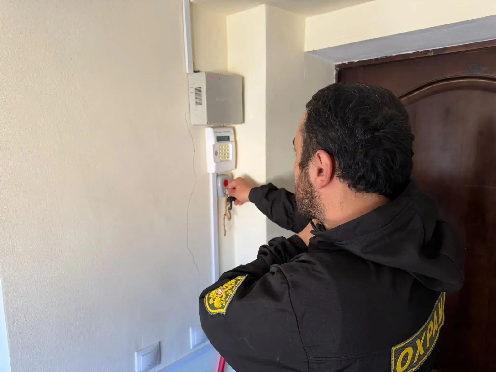 В здании школы  обнаружен подозрительный предмет, похожий на взрывное устройство.